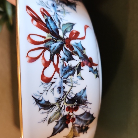 Lenox Winter Greetings Holiday Bowl with Holly Design - Picture 2 of 6